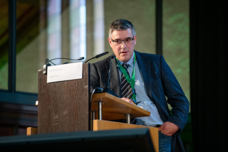 Chirurgische Therapie peritonealer Malignome: Vortrag von Hubert Leebmann.