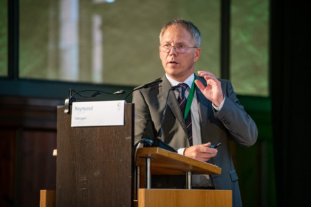 Chirurgische Therapie peritonealer Malignome: Vortrag von Prof. Dr. med. Marc A. Reymond.