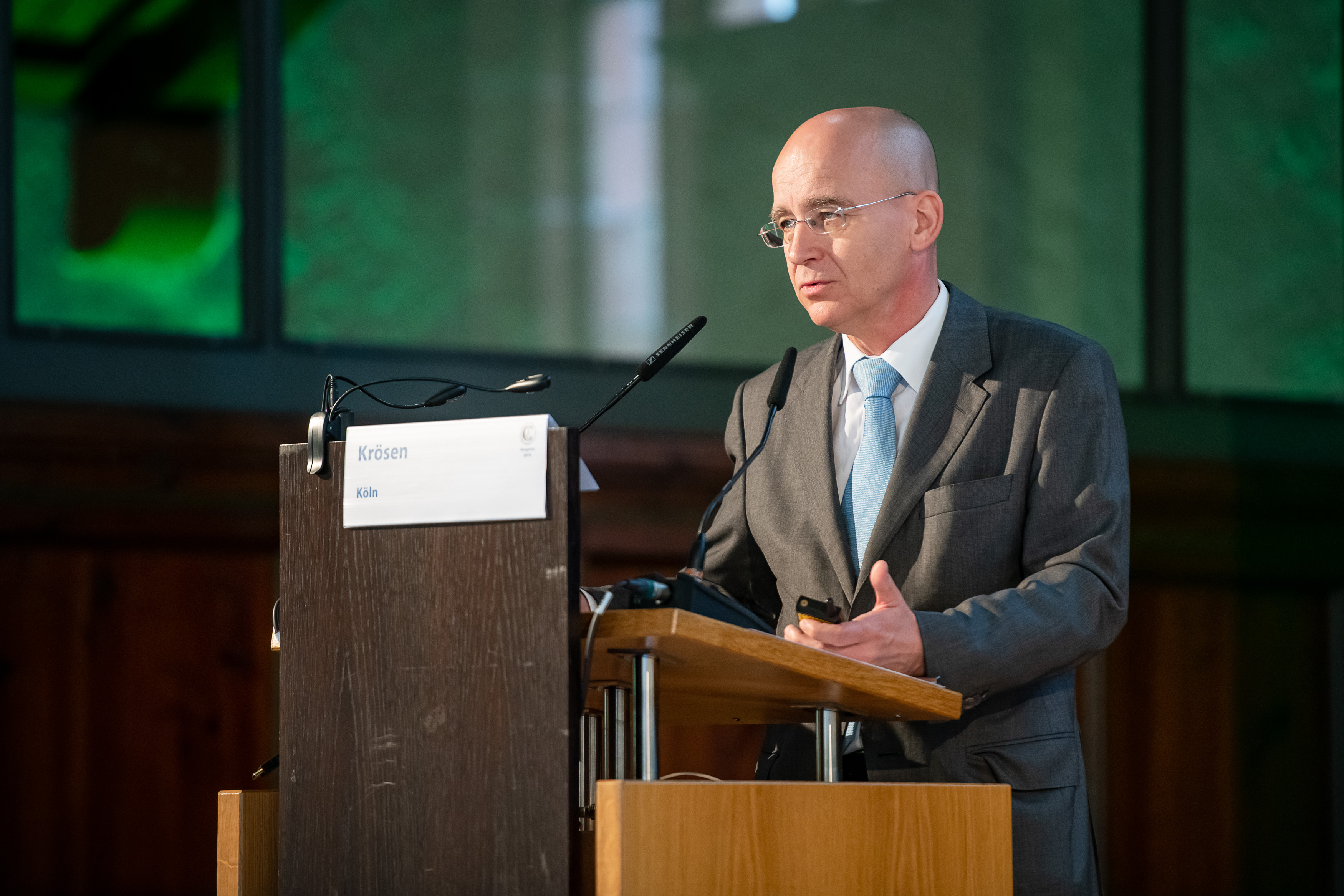 CED – aktuelle Therapiestrategien interdisplinär: Prof. Dr. med. Anton Krösen.